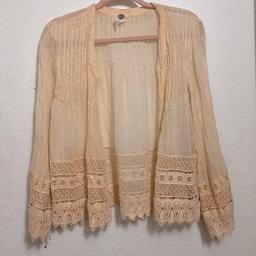 Xs (lil oversized) free people light weight summer gauze in a creamy peach